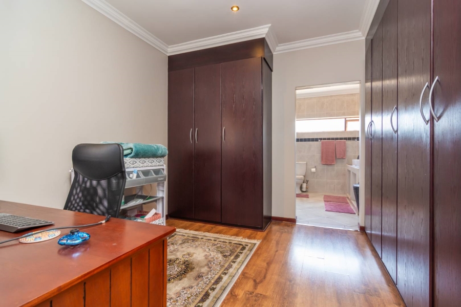 To Let 4 Bedroom Property for Rent in Homes Haven Gauteng