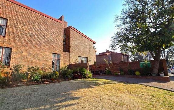 2 Bedroom Property for Sale in Linmeyer Gauteng