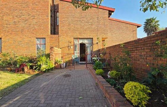 2 Bedroom Property for Sale in Linmeyer Gauteng