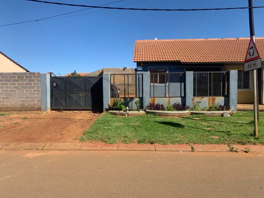 2 Bedroom Property for Sale in Lufhereng Gauteng