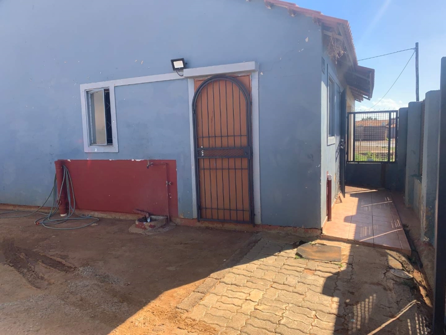 2 Bedroom Property for Sale in Lufhereng Gauteng