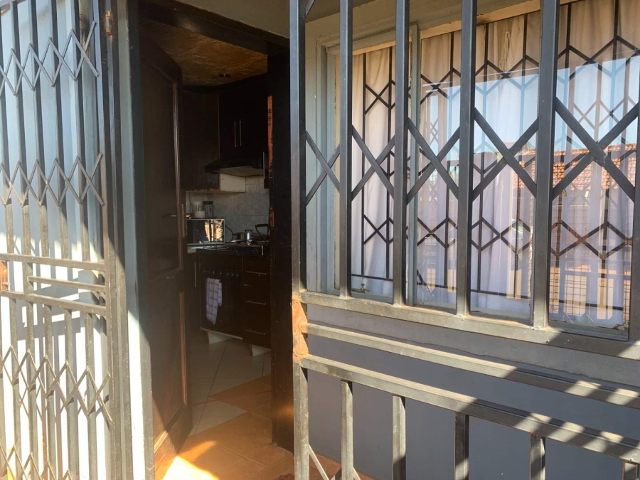 2 Bedroom Property for Sale in Lufhereng Gauteng