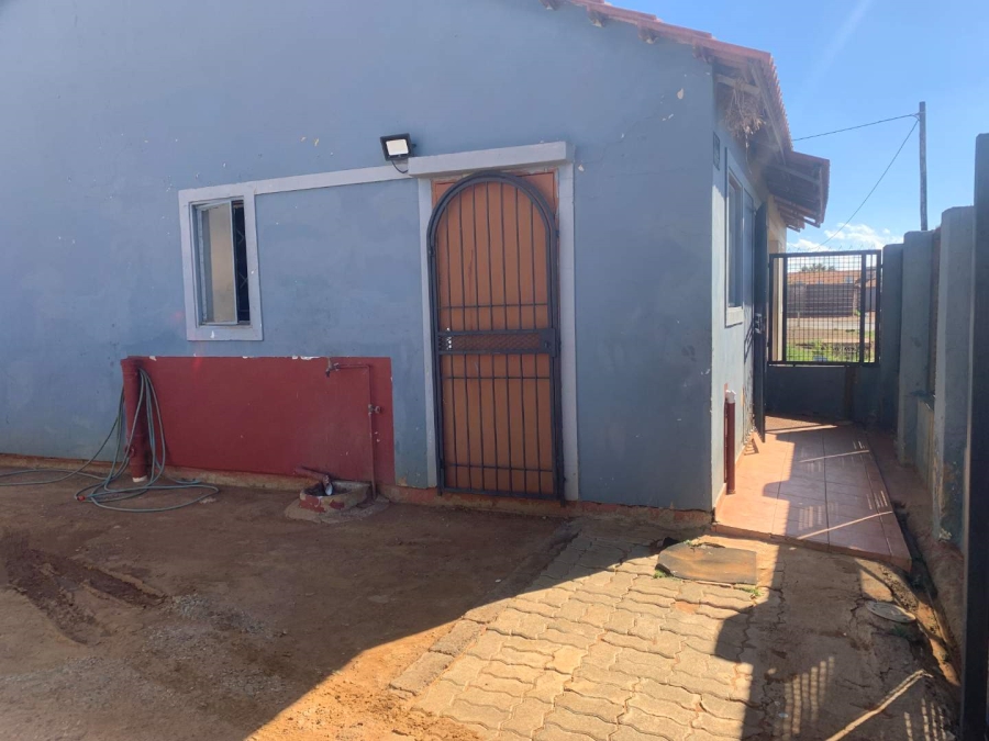 2 Bedroom Property for Sale in Lufhereng Gauteng
