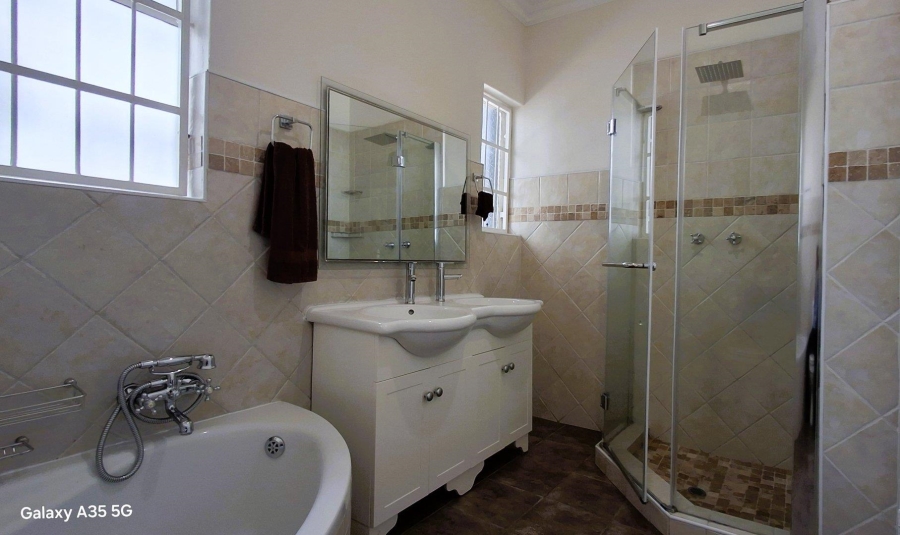 4 Bedroom Property for Sale in Ashlea Gardens Gauteng