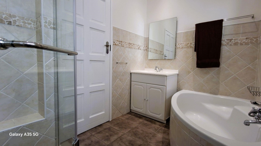 4 Bedroom Property for Sale in Ashlea Gardens Gauteng