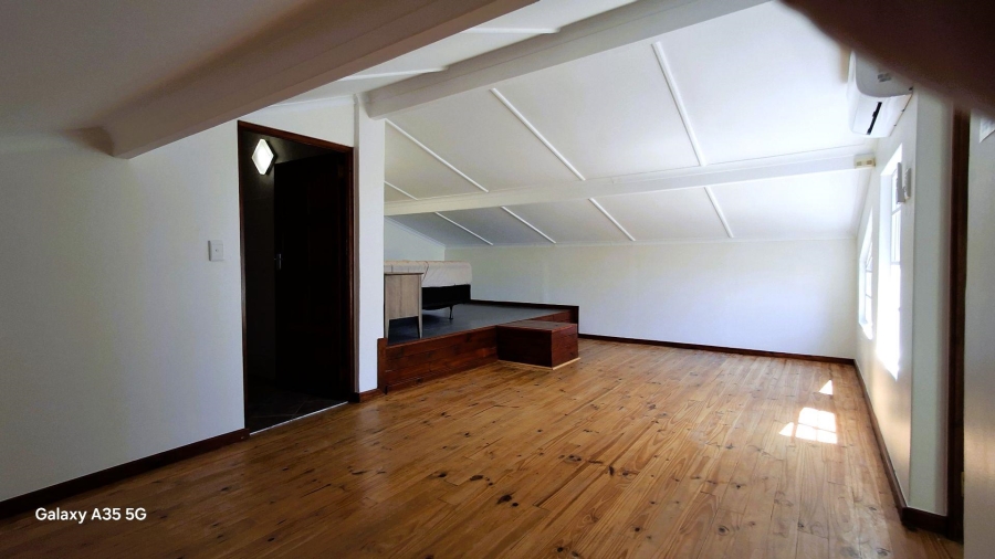 4 Bedroom Property for Sale in Ashlea Gardens Gauteng