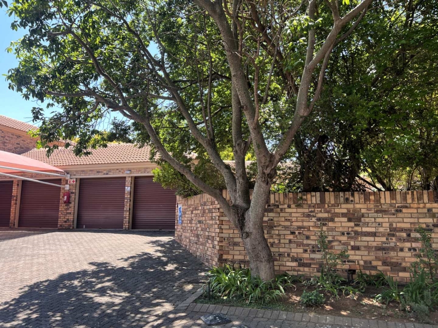 2 Bedroom Property for Sale in Radiokop Gauteng