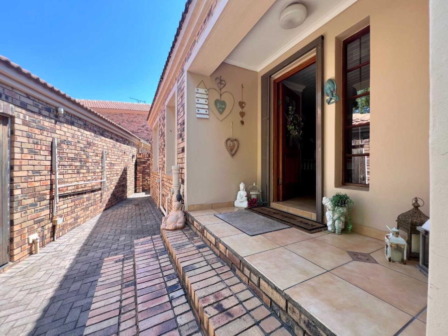2 Bedroom Property for Sale in Radiokop Gauteng