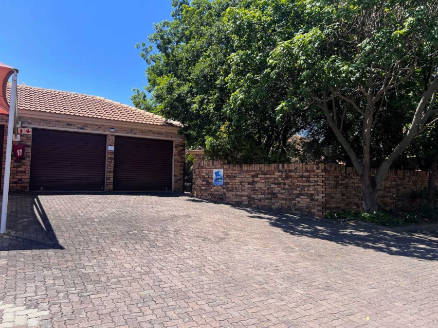 2 Bedroom Property for Sale in Radiokop Gauteng