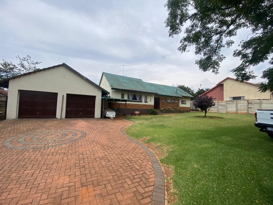 To Let 3 Bedroom Property for Rent in Florida Park Gauteng