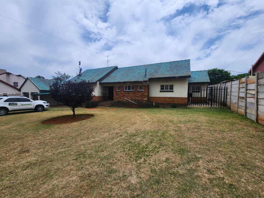 To Let 3 Bedroom Property for Rent in Florida Park Gauteng