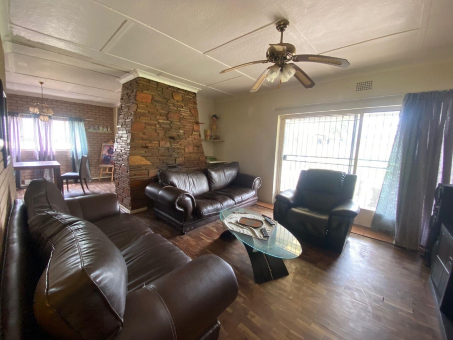 To Let 3 Bedroom Property for Rent in Florida Park Gauteng