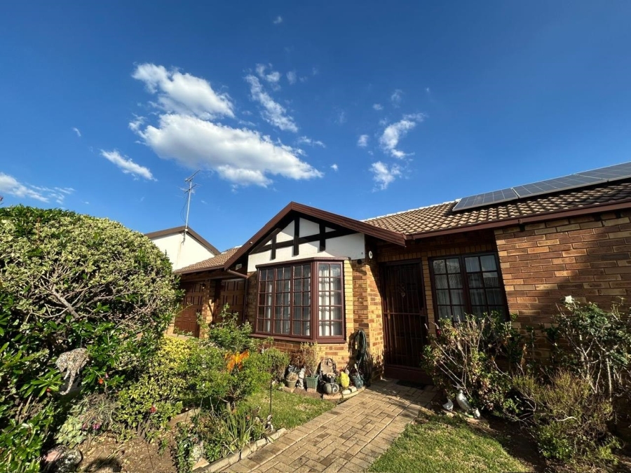3 Bedroom Property for Sale in Goedeburg Gauteng