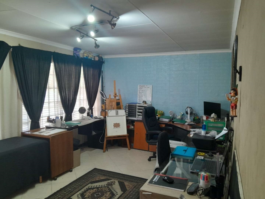 3 Bedroom Property for Sale in Verwoerdpark Gauteng