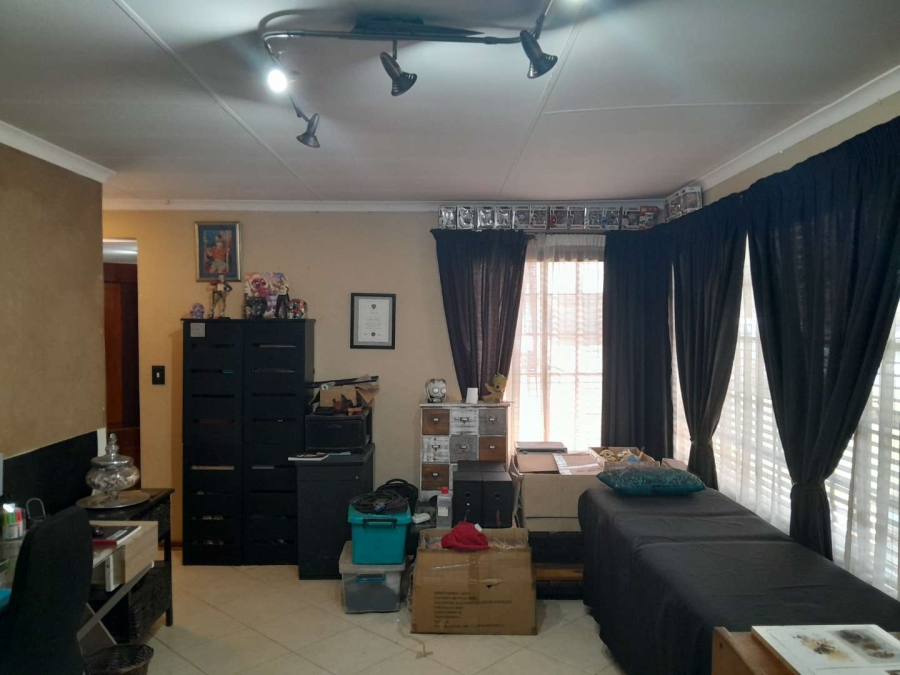 3 Bedroom Property for Sale in Verwoerdpark Gauteng
