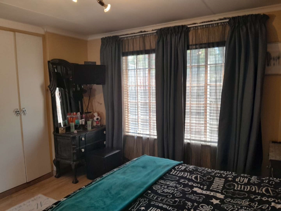 3 Bedroom Property for Sale in Verwoerdpark Gauteng