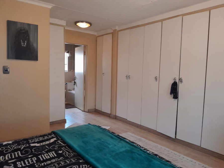 3 Bedroom Property for Sale in Verwoerdpark Gauteng