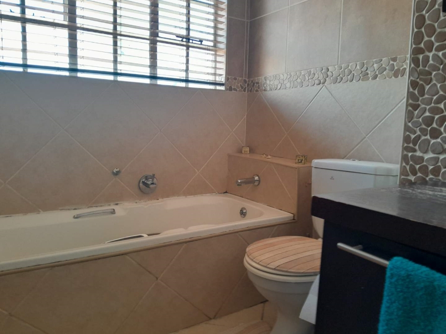 3 Bedroom Property for Sale in Verwoerdpark Gauteng