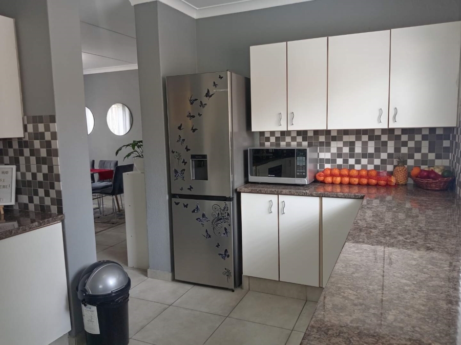 To Let 3 Bedroom Property for Rent in Lyndhurst Gauteng