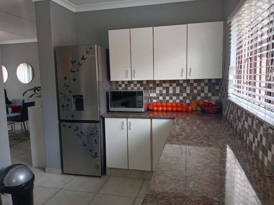 To Let 3 Bedroom Property for Rent in Lyndhurst Gauteng