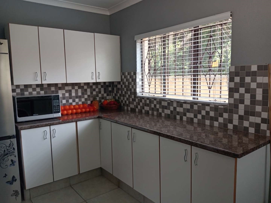 To Let 3 Bedroom Property for Rent in Lyndhurst Gauteng