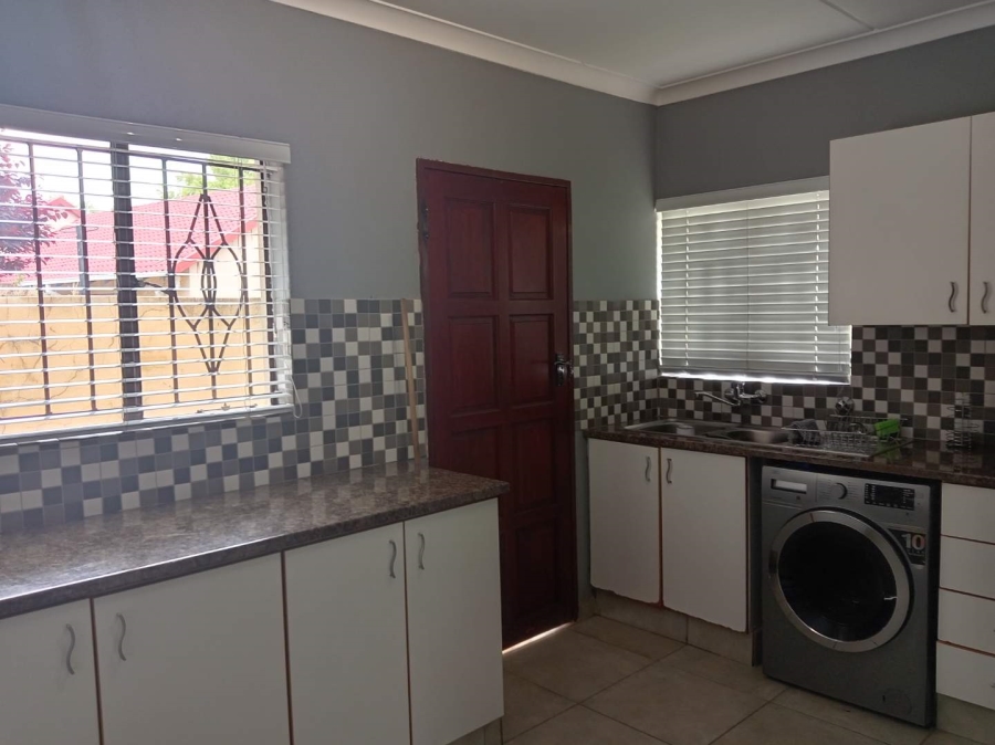 To Let 3 Bedroom Property for Rent in Lyndhurst Gauteng