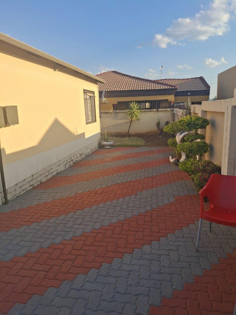 2 Bedroom Property for Sale in Mabopane Gauteng