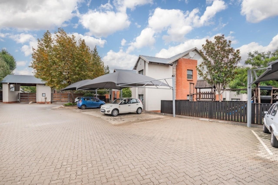 2 Bedroom Property for Sale in Goedeburg Gauteng