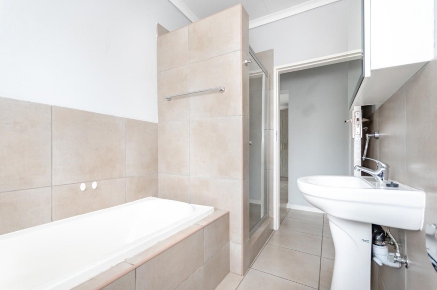 2 Bedroom Property for Sale in Goedeburg Gauteng