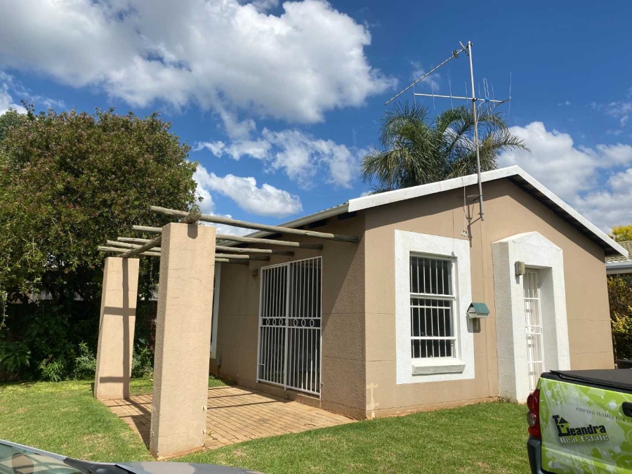 To Let 2 Bedroom Property for Rent in Fairland Gauteng