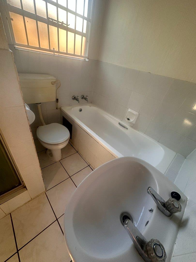 To Let 2 Bedroom Property for Rent in Fairland Gauteng