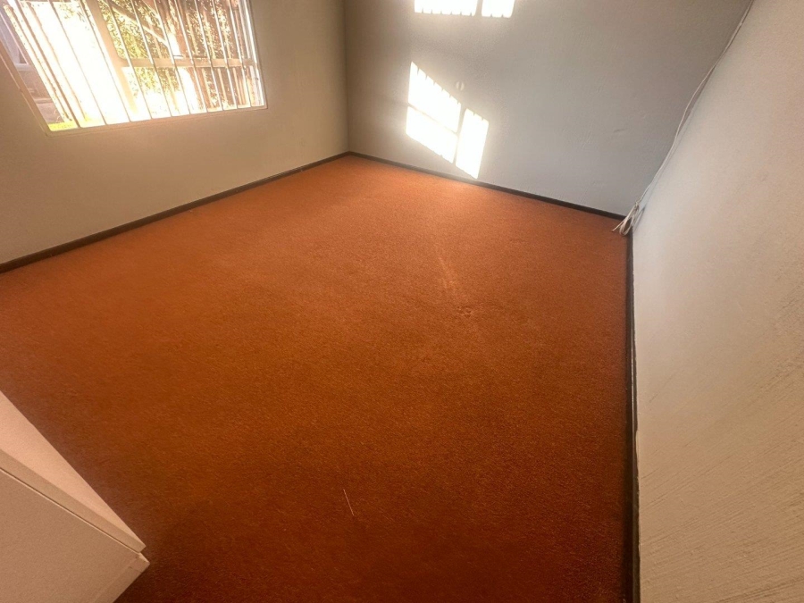 To Let 2 Bedroom Property for Rent in Fairland Gauteng