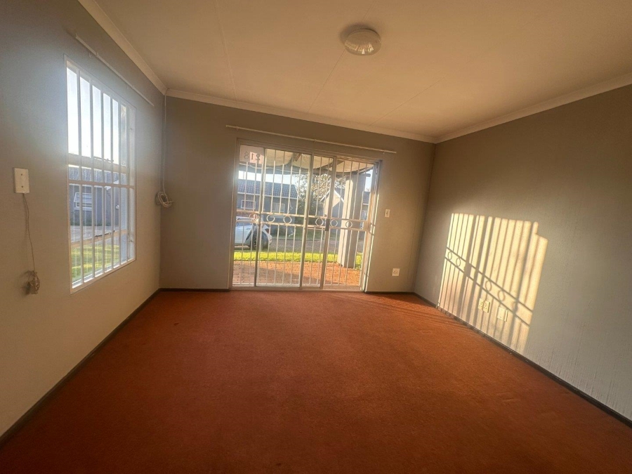 To Let 2 Bedroom Property for Rent in Fairland Gauteng