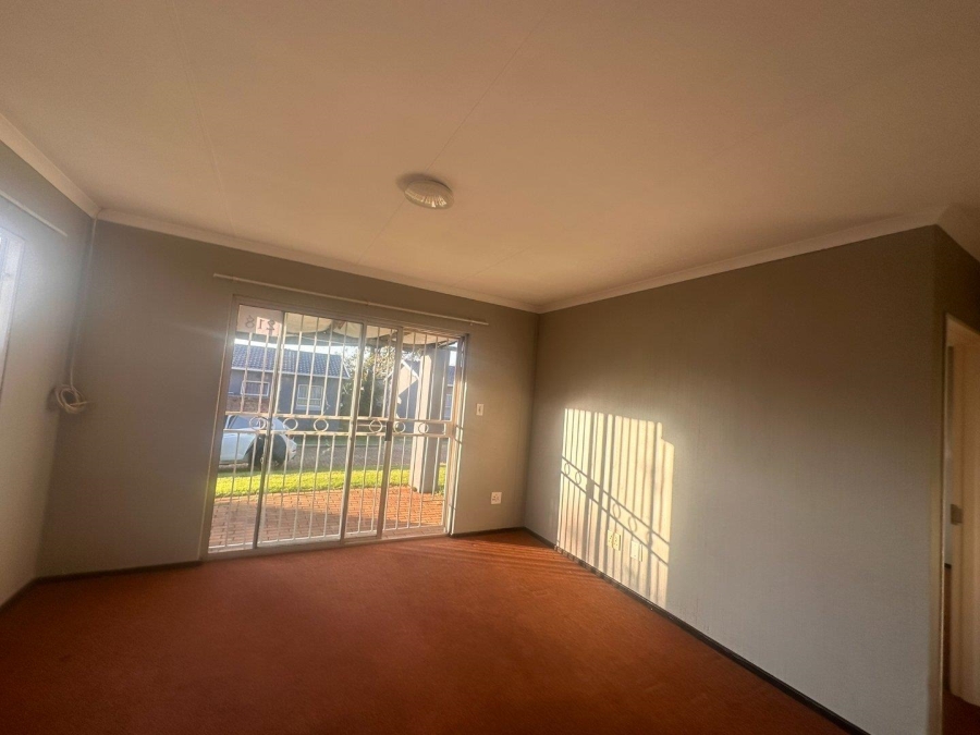 To Let 2 Bedroom Property for Rent in Fairland Gauteng