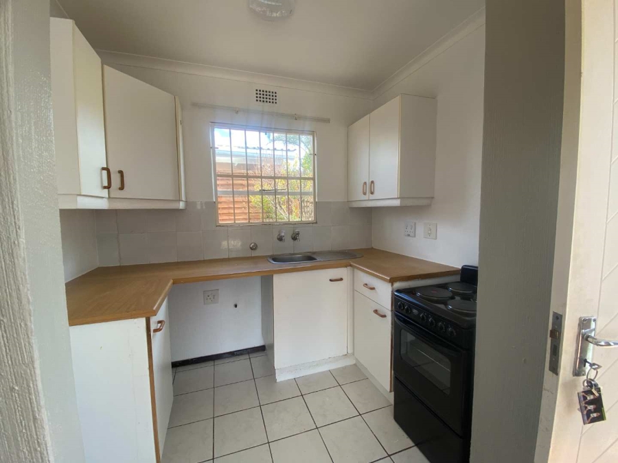 To Let 2 Bedroom Property for Rent in Fairland Gauteng
