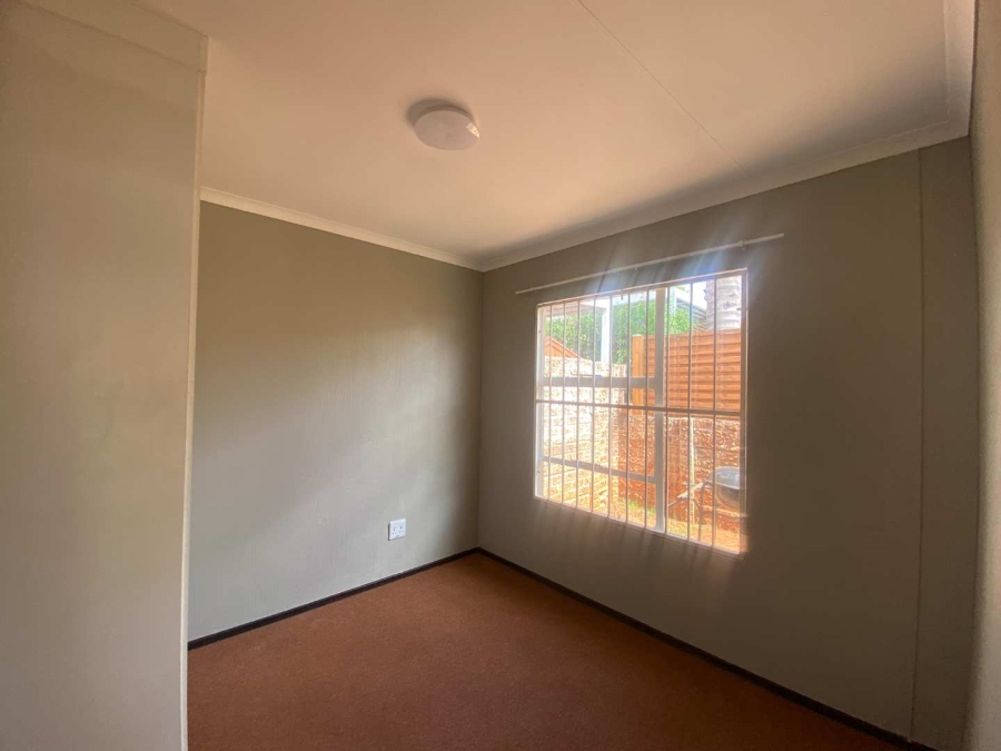 To Let 2 Bedroom Property for Rent in Fairland Gauteng