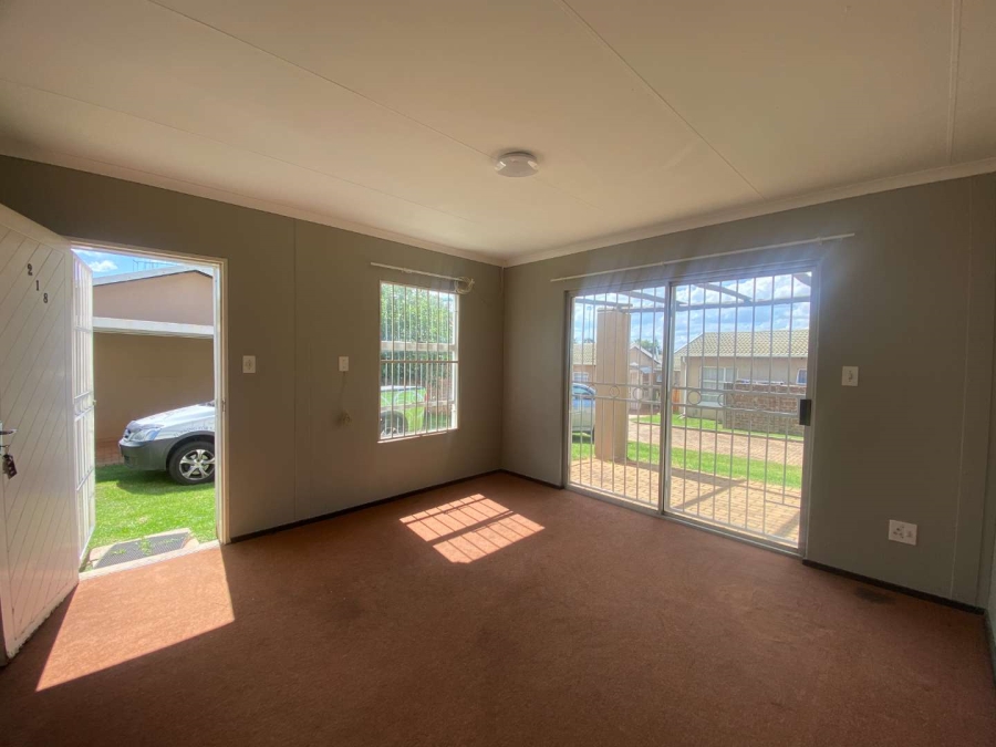 To Let 2 Bedroom Property for Rent in Fairland Gauteng