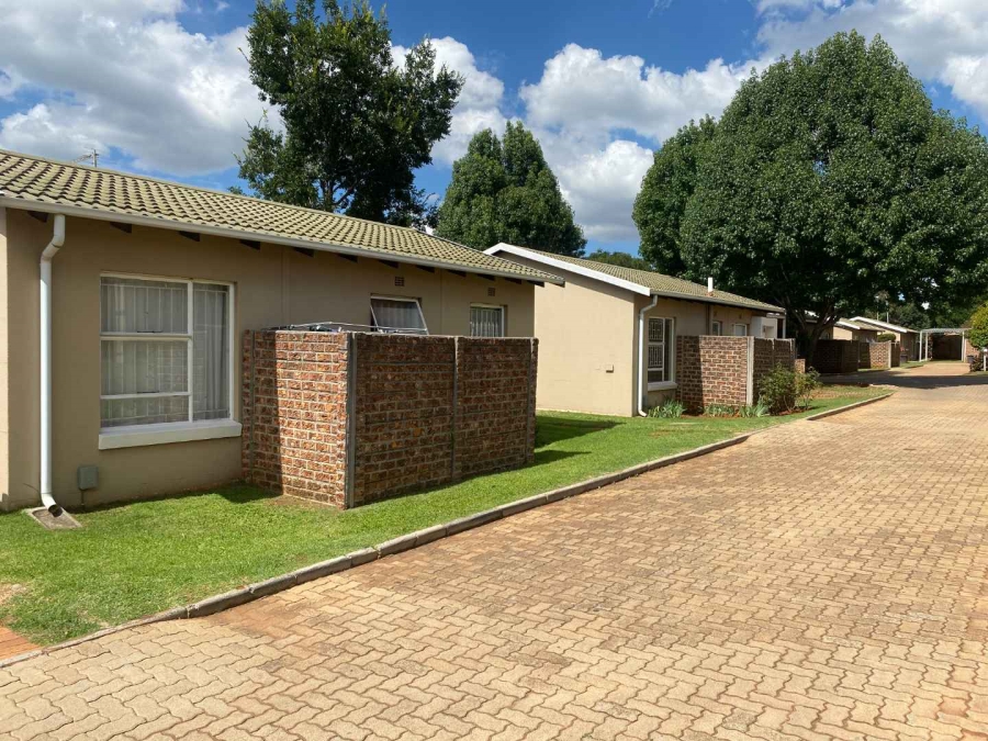 To Let 2 Bedroom Property for Rent in Fairland Gauteng