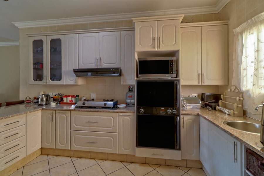To Let 3 Bedroom Property for Rent in The Wilds Gauteng