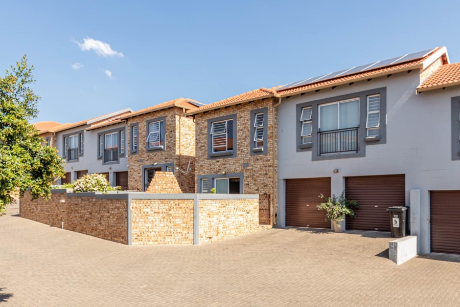 3 Bedroom Property for Sale in Wilgeheuwel Gauteng