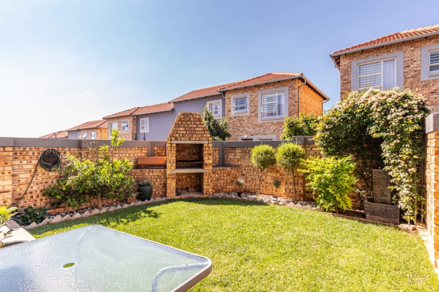 3 Bedroom Property for Sale in Wilgeheuwel Gauteng