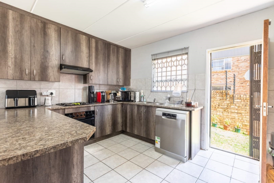 3 Bedroom Property for Sale in Wilgeheuwel Gauteng