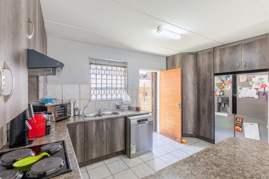 3 Bedroom Property for Sale in Wilgeheuwel Gauteng