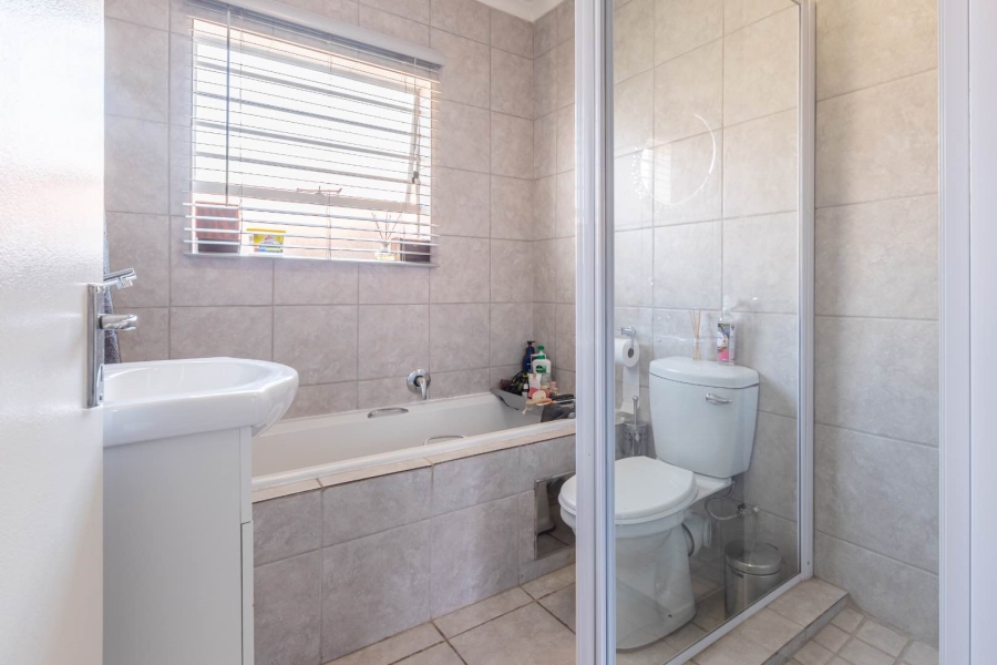 3 Bedroom Property for Sale in Wilgeheuwel Gauteng