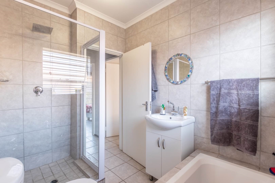 3 Bedroom Property for Sale in Wilgeheuwel Gauteng