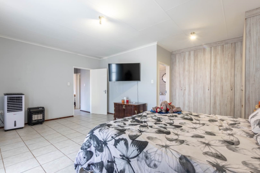 3 Bedroom Property for Sale in Wilgeheuwel Gauteng