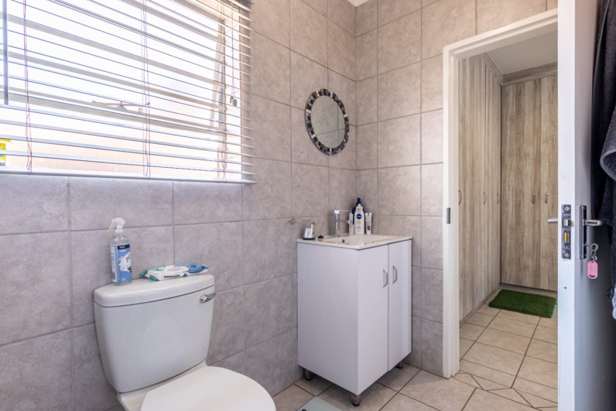 3 Bedroom Property for Sale in Wilgeheuwel Gauteng