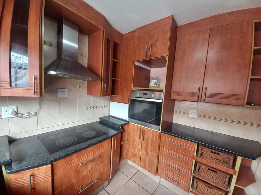 2 Bedroom Property for Sale in East Geduld Gauteng