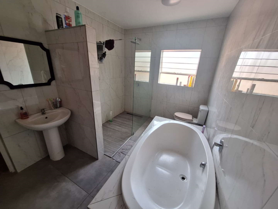 To Let 3 Bedroom Property for Rent in Ferndale Gauteng