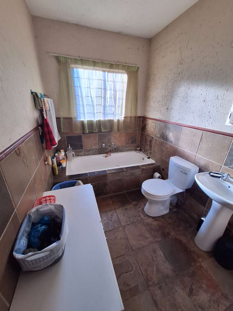 To Let 3 Bedroom Property for Rent in Weltevreden Park Gauteng